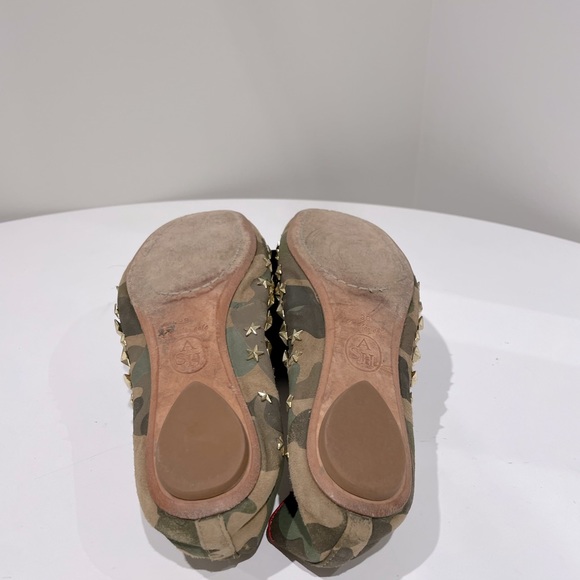 Ash flats size 38 camouflage with gold metal star accents ans red cord trim - Picture 5 of 5